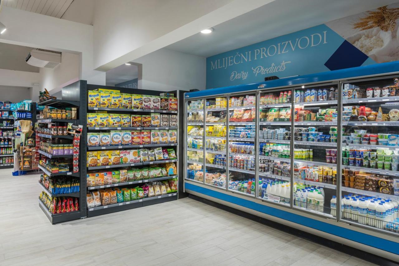Falkensteiner Premium Mobile Homes And Camping Zara Esterno foto Interior of a typical Polish supermarket