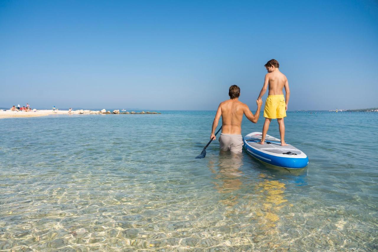 Falkensteiner Premium Mobile Homes And Camping Zara Esterno foto Stand up paddle board