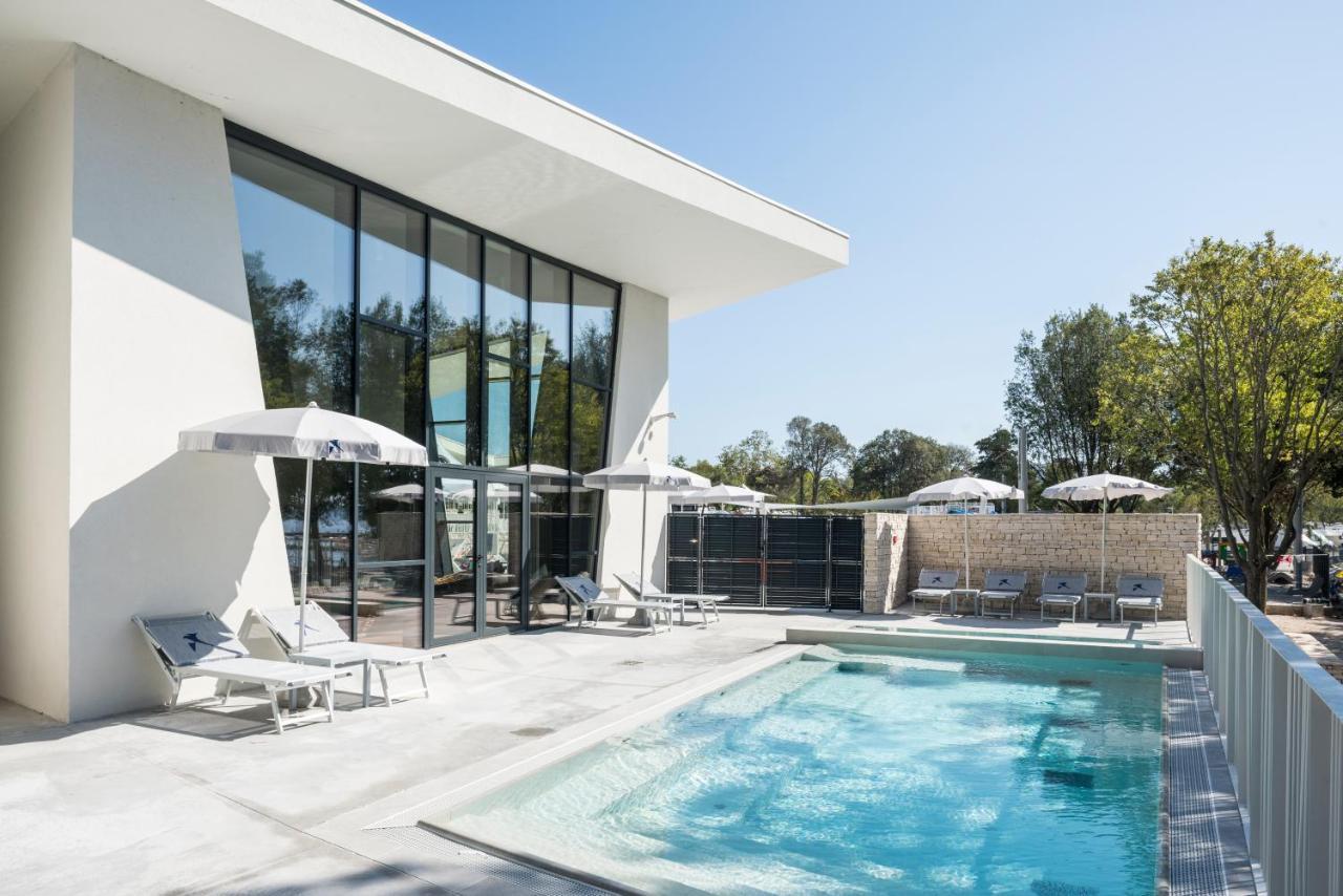 Falkensteiner Premium Mobile Homes And Camping Zara Esterno foto The pool at the Hotel