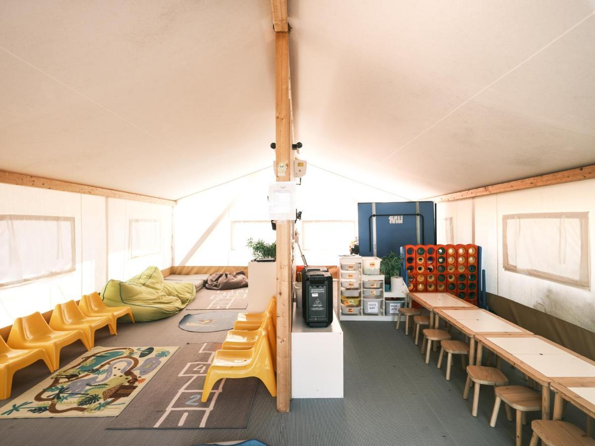 Falkensteiner Premium Mobile Homes And Camping Zara Esterno foto The interior of a tent at the camp