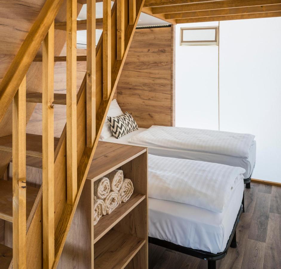 Falkensteiner Premium Mobile Homes And Camping Zara Esterno foto Interior of a room at the hotel