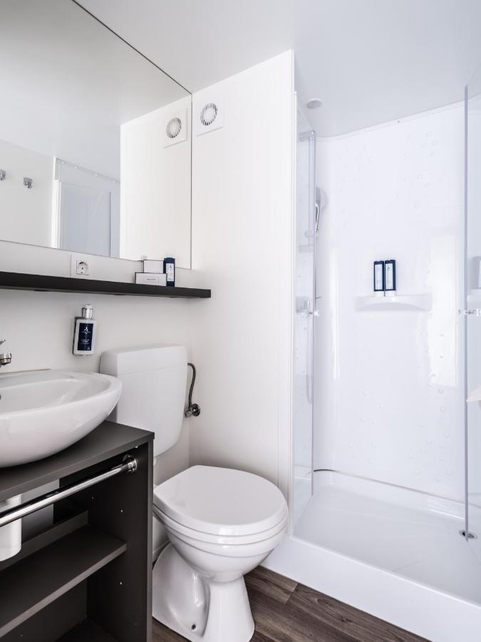 Falkensteiner Premium Mobile Homes And Camping Zara Esterno foto A shower cubicle