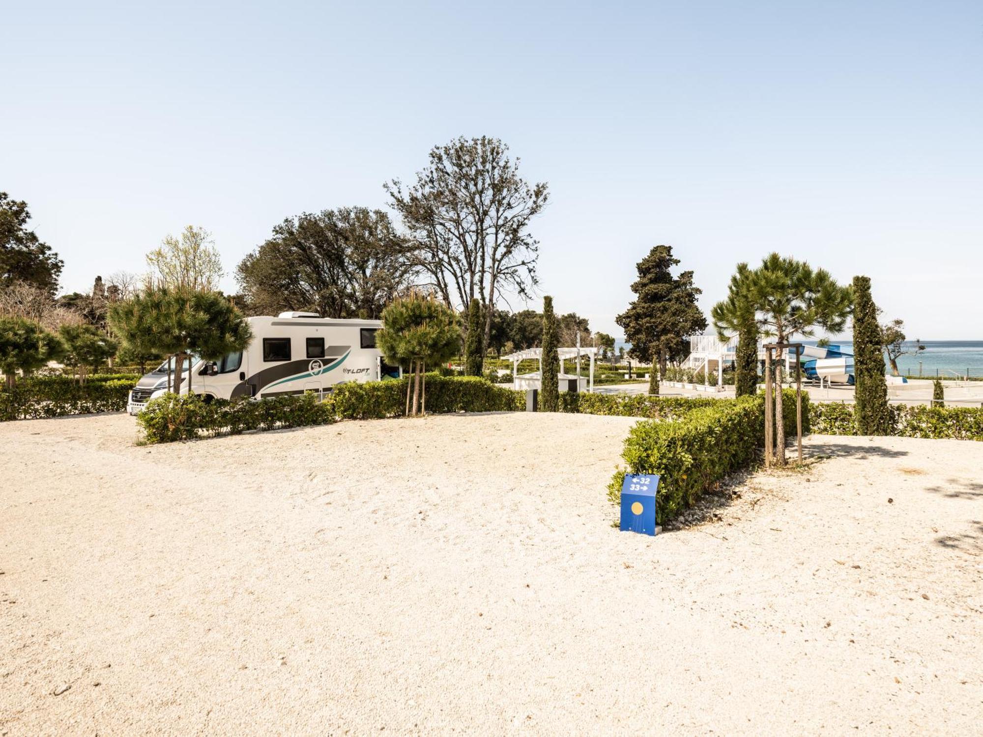 Falkensteiner Premium Mobile Homes And Camping Zara Esterno foto Camping in France