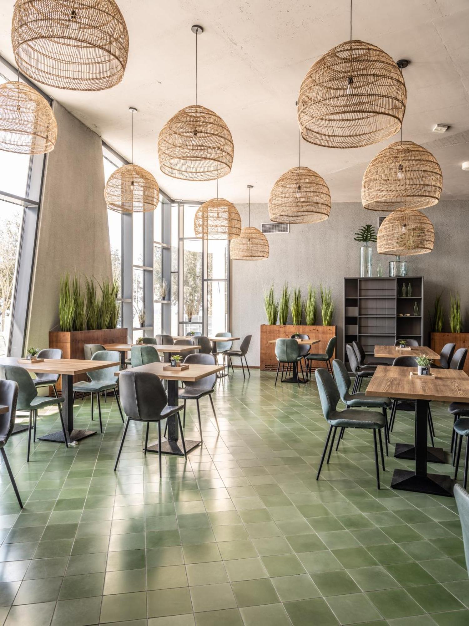 Falkensteiner Premium Mobile Homes And Camping Zara Esterno foto The restaurant at the National Museum of Natural History