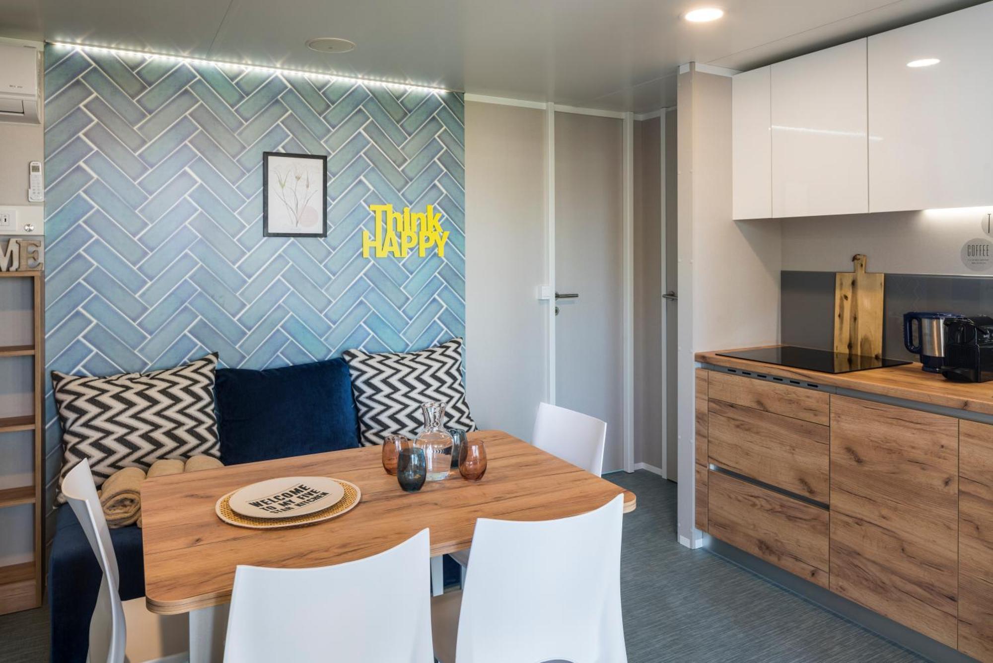 Falkensteiner Premium Mobile Homes And Camping Zara Camera foto Interior of a mobile home