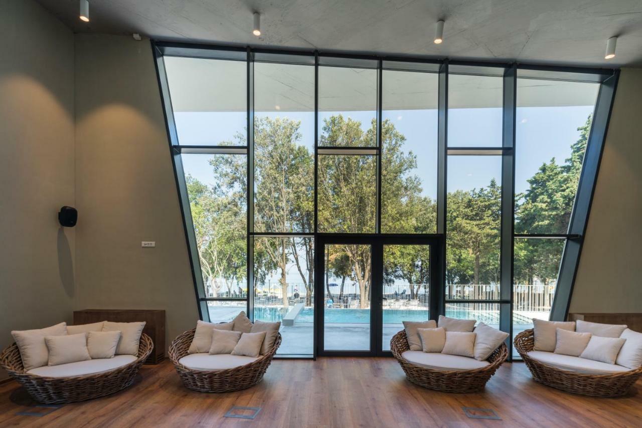 Falkensteiner Premium Mobile Homes And Camping Zara Esterno foto The interior of the hotel
