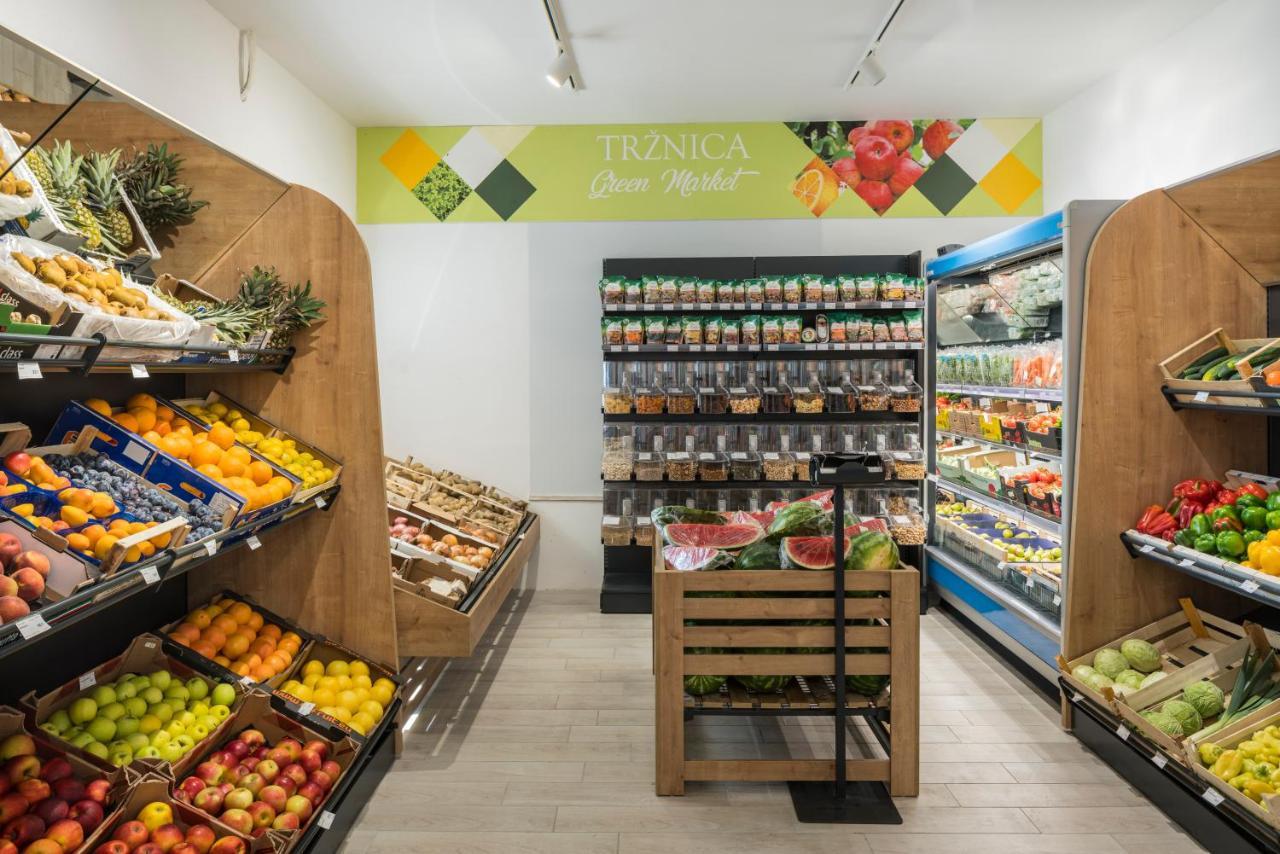 Falkensteiner Premium Mobile Homes And Camping Zara Esterno foto The interior of a typical supermarket